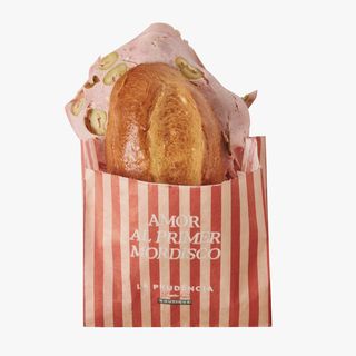 Bocadillo Suizo de Espalda Ibérica Con Aceitunas