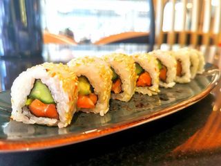Uramaki Sake Avo Roll (8 Uds.)