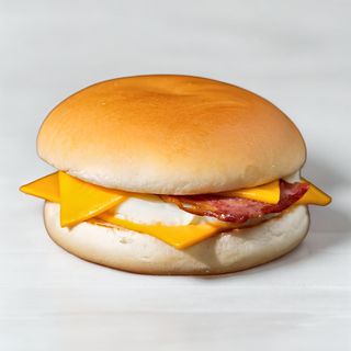 Egg Burger & Cartofi prăjiți