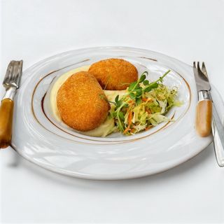 Курячі котлети в хрусткій паніровці з картопляним пюре (150/200/80г)
