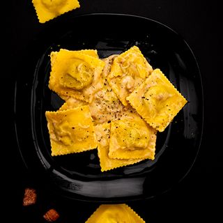 RAVIOLLI CARBONARA Y PARMESANO