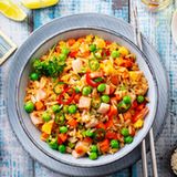 Пържен ориз с шунка, грах, яйце и къри (500г)