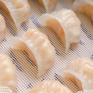 Raviolo al vapore cristallo ripieno di gamberi - 6 pezzi（水晶虾饺）