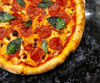 4 cheese & pepperoni (on tomato sauce)