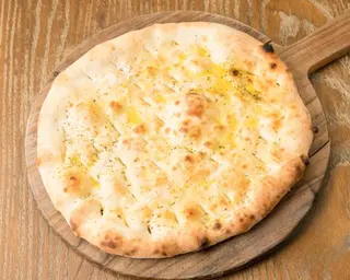 Focaccia bassa all´aglio