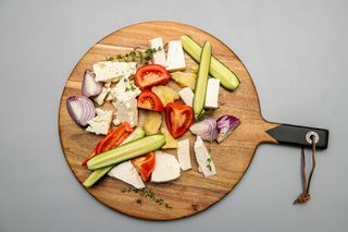 Platou cu brânzeturi tradiționale româneşti