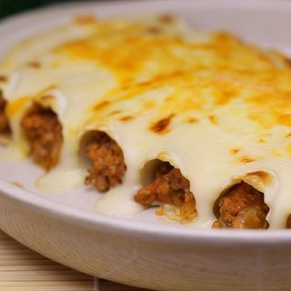 Canelons de  Rostit amb beixamel i gratinats (6 Uds.)