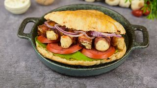 Rolovani pileći ražnjić