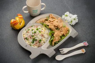 Riso cantonese con pollo fritto