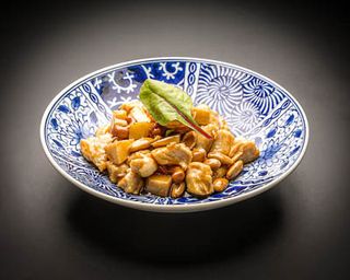 Pollo con mandorle e anacardi