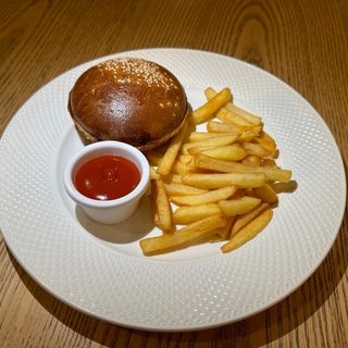 Закрытый бургер с говяжей котлетой