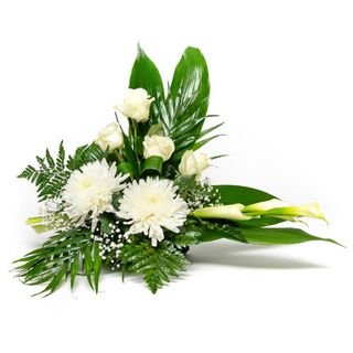 Aranjament din crizanteme, cale, trandafiri