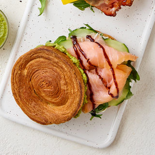 Roll de Salmão e Guacamole 