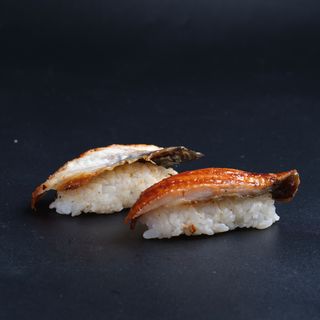 97.Nigiri de anguila (3 uds.)
