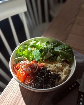 БОУЛ з лососем