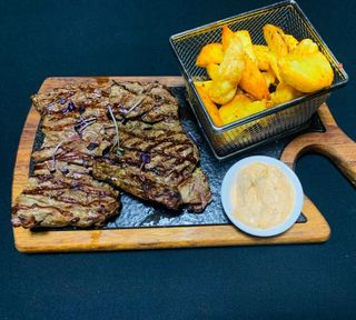 საქონლის სუკის სტეიკი 450 გრ (გარნირით)