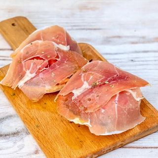 Pan con ajo, tomate y serrano