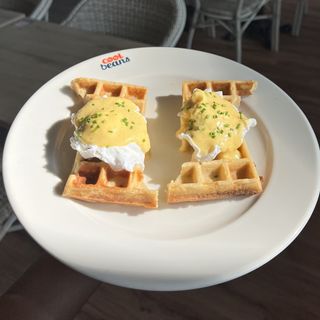 Hollandaise Waffles 