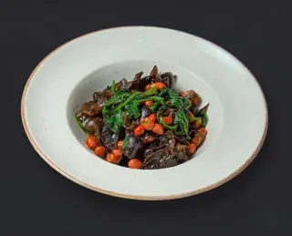 Шпинат с черными грибами (350г)