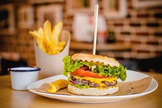 Детско бургер меню (350г)