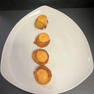 Bombas De Patatas Rellenas De Carne (4 Uds.)