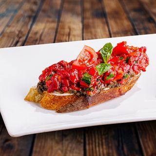 Bruscheta cu ardei și roșii la cuptor 