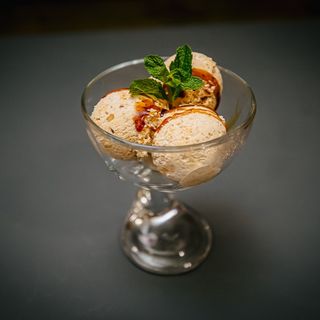 Înghețată artizanală Dolce Freddo cu nuci