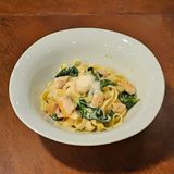 Pasta alfredo sa lososom i spanaćem