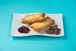 Slatke rolnice sa višnjama i čokoladom