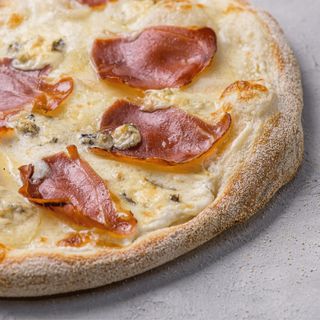 Піца з прошуто та грушою 