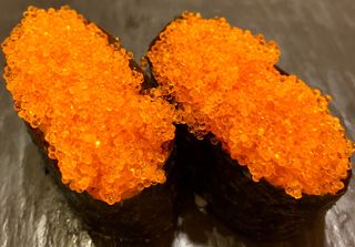 85. Sushi Tobiko (2 piezas)