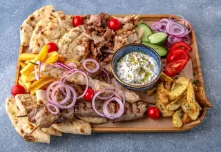 Asorti Souvlaki & Costita