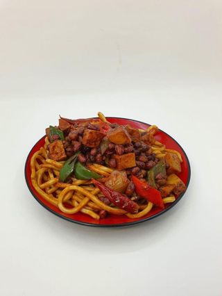 Лапша с курицей и арахисом