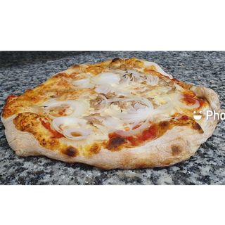 18. Pizza tonno e cipolla