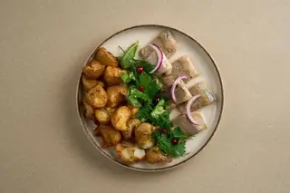 ARENQUE CON PATATA /сельдь с картошкой