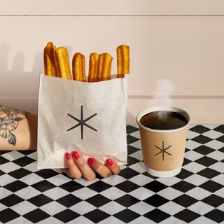 6 CHURROS & CHOCOLATE TRADICIONAL (240 ML)