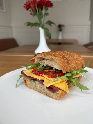 Паніні з брезаолою