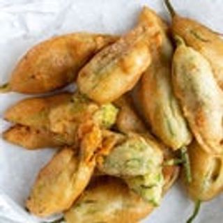 Fiore di zucca con mozzarella e alici