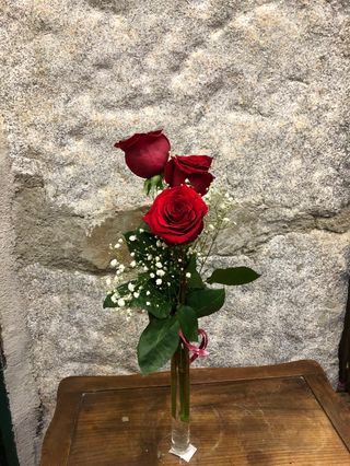 3 Rosas Rosas en Jarrón (Aprox. 50 Cm.)