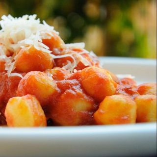 Busiate alla norma con melanzane fritte, passata 