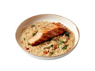 Філе лосося з вершковою пастою Різоні, кальмаром та шпинатом (400g)