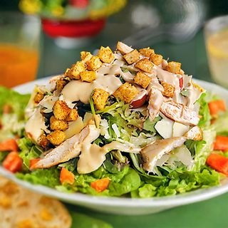 Салата Цезар с пиле