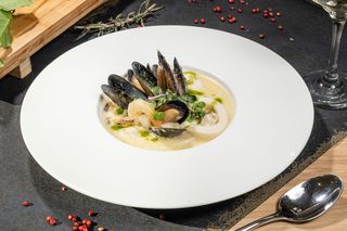 Supa de fructe de mare cu lapte de cocos si ghimbir