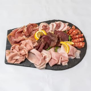 Antipasta Tagliere Di afettatti italiani