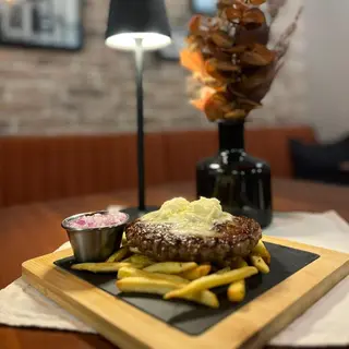 Velika pljeskavica sa lukom