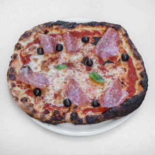 Pizza Salami Y Aceitunas (33 Cm.)