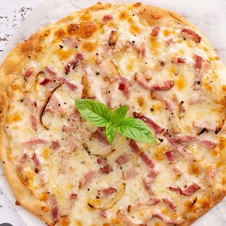 Carbonara, Nata, Bacon, Cebolla Roja, Parmesano, Emental