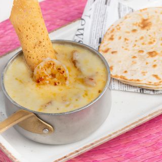 Cazuela de queso fundido con Camarones (langostinos )