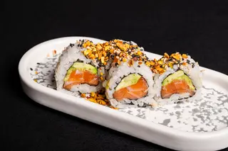 103. Uramaki salmone