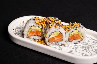 103. Uramaki salmone